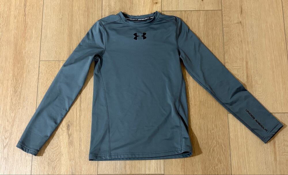 Under Armour Youth Medium 10/12 Boys Grey Fitted Layer Top